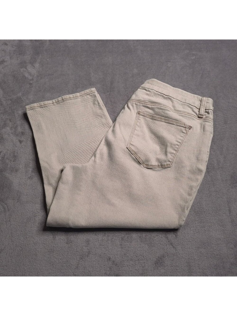 Chicos Beige Perfect Stretch Girlfriend Capris Jeans 10 (1.5) Cotton Blend